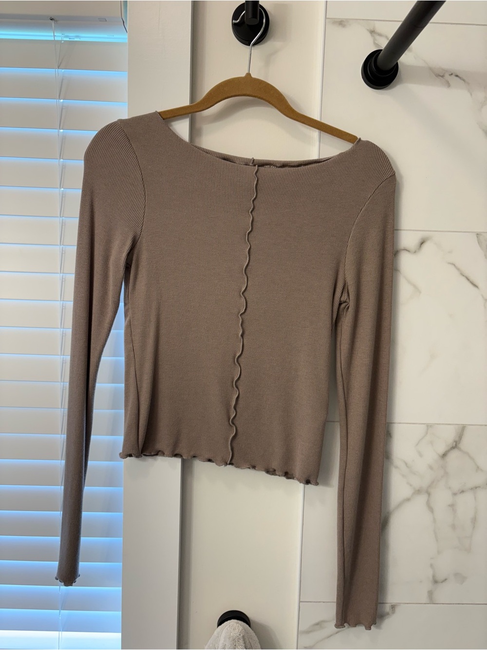 Women's Long-Sleeve Ruffle-Trim Ribbed Top - Taupe